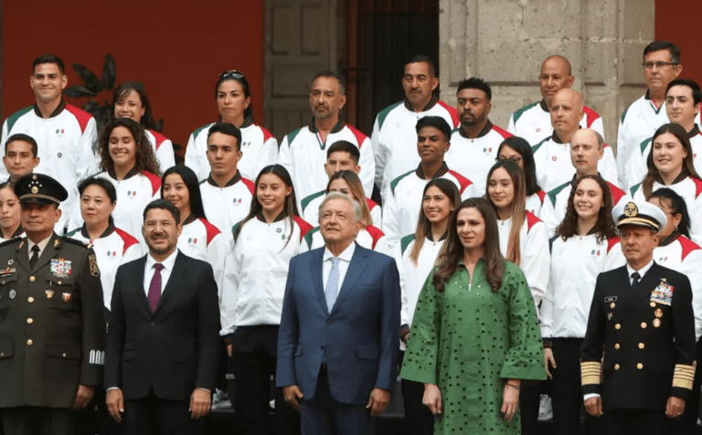 AMLO Ignora Críticas y Alista Gran Reconocimiento para Atletas Olímpicos de París 2024